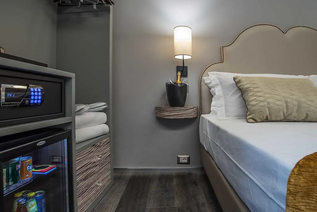 Colonna Suite Del Corso Rome 3*,